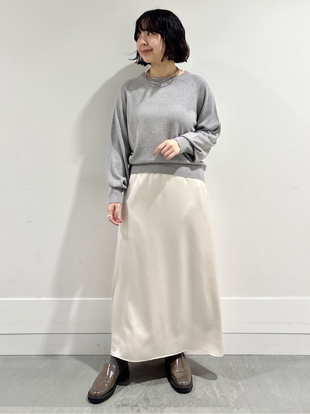 モエカさんの「UNTITLED｜【8色展開／コンパクト丈】レーヨン混 コクーンニット」を使ったコーディネート