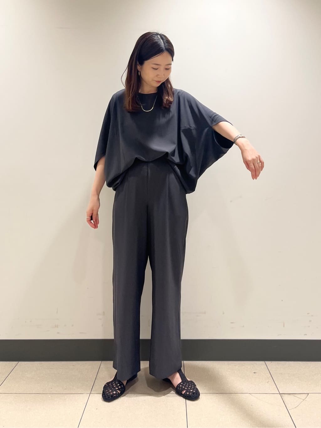 shokoさんの「INDIVI｜【体型カバー/SETUP可能】ジョーゼット　ドルマンブラウス」を使ったコーディネート