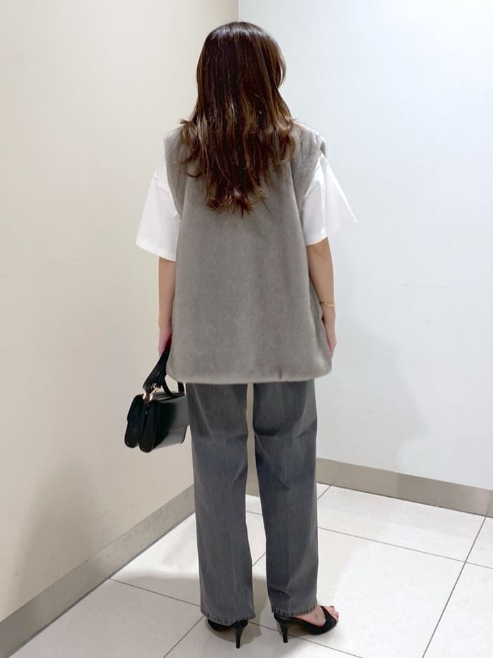 kanaさんの「UNTITLED｜【コットン100/ゆったり/ショート丈/洗える】ベロアロゴTシャツ」を使ったコーディネート