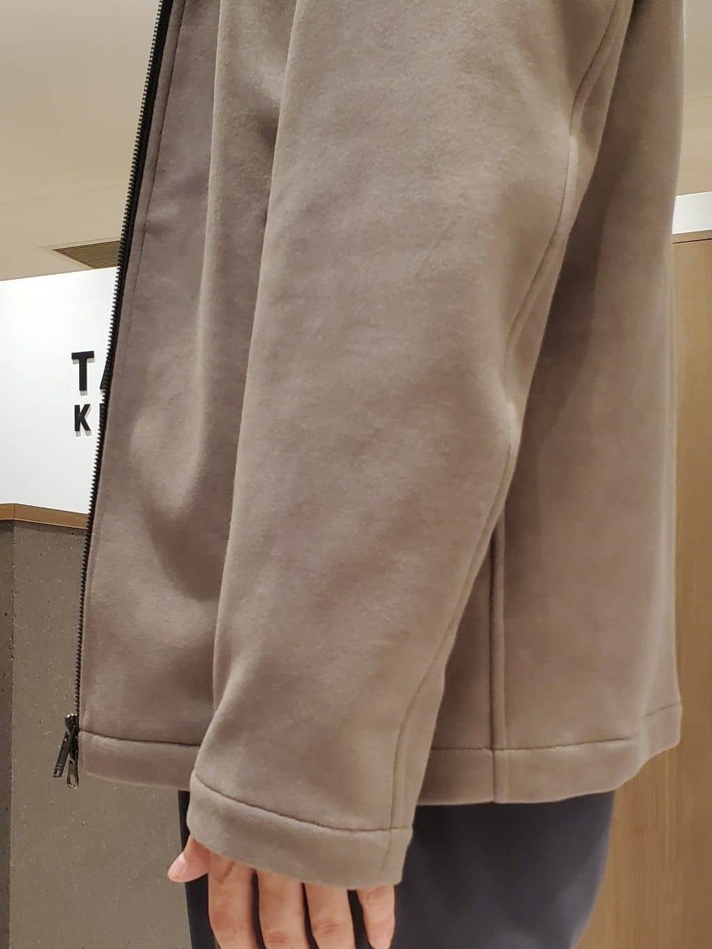 ishidaさんの「TAKEO KIKUCHI｜【JUST ONE LAYER】ダウンファブリック ジップアップ フード ブルゾン」を使ったコーディネート