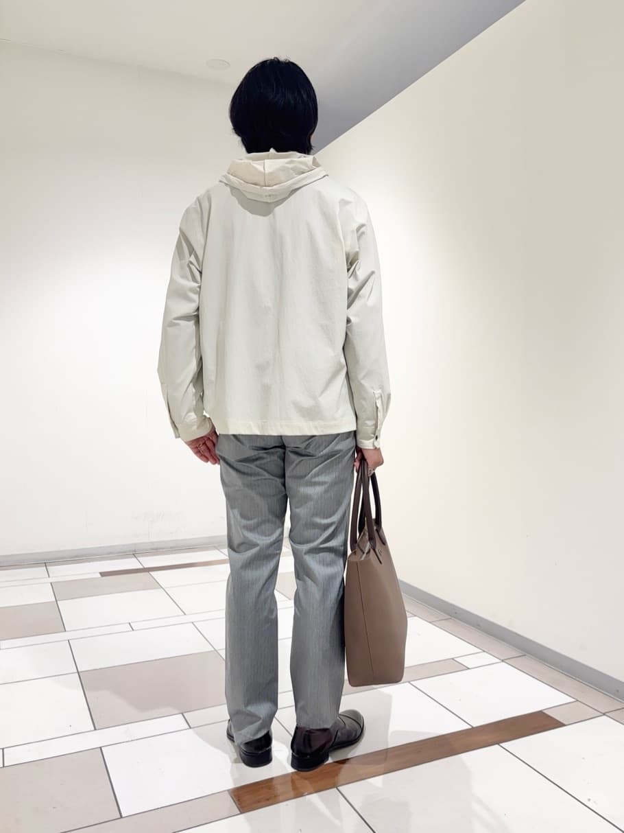 及川さんの「TAKEO KIKUCHI｜【3D ナイロン ストレッチ】ジップアップ フードブルゾン」を使ったコーディネート