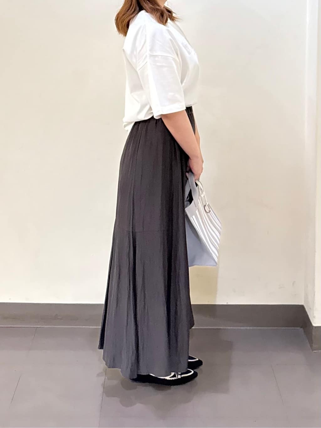いくみさんの「UNTITLED｜【コットン100/ゆったり/ショート丈/洗える】ベロアロゴTシャツ」を使ったコーディネート