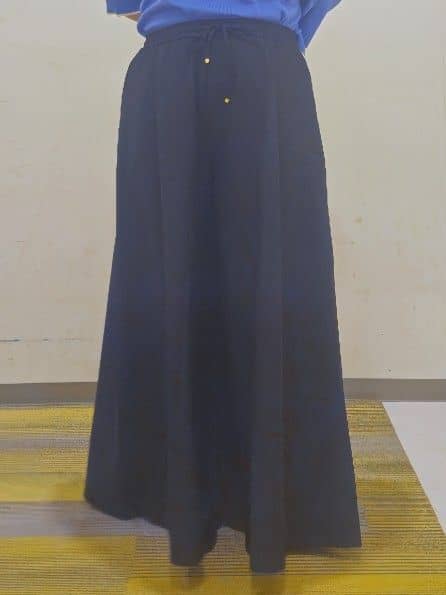 okayuさんの「THE SHOP TK｜Vネックドルマンニット【毛玉になりにくい/洗濯機OK】」を使ったコーディネート