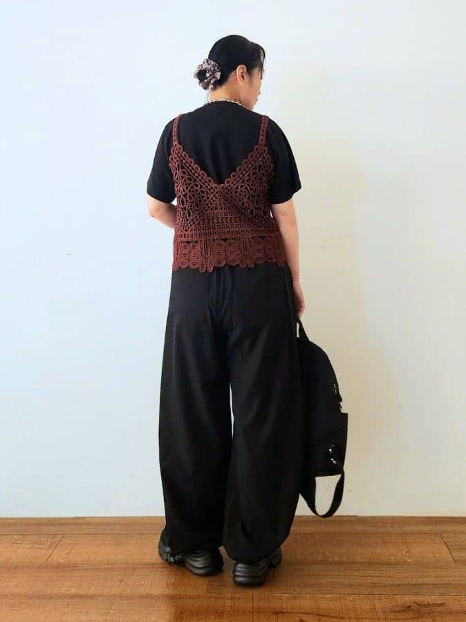 くまさんの「SHOO･LA･RUE｜【2点セット/ひんやり】レースビスチェ＋Tシャツ」を使ったコーディネート