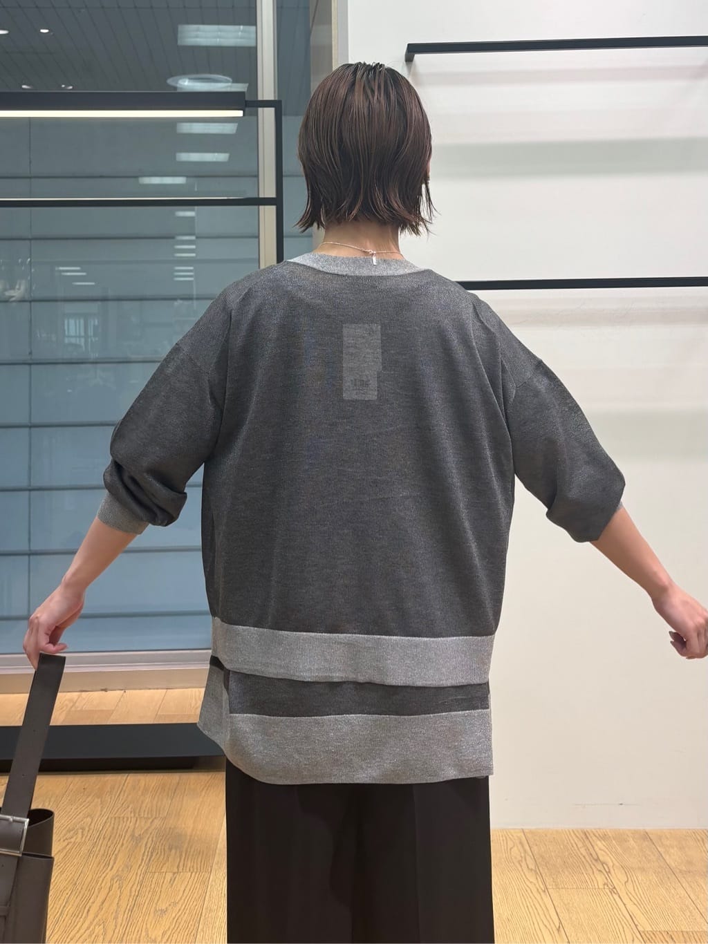 asamiさんの「INDIVI｜【洗える／二の腕カバー】バイカラーラメニット」を使ったコーディネート
