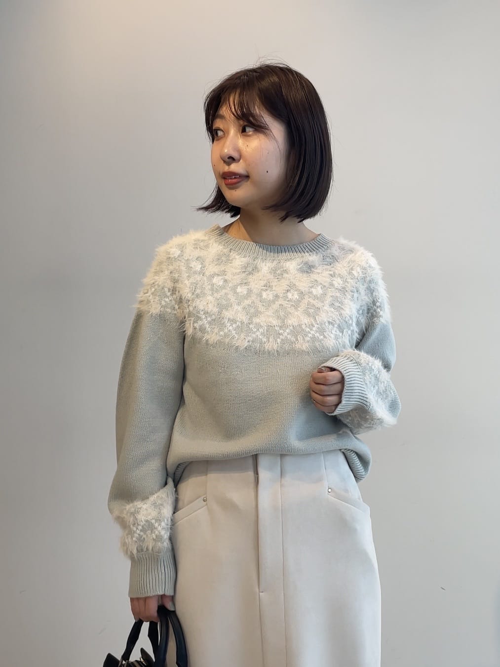 abeさんの「Couture brooch｜【洗える・ストレッチ・通勤】スエード調ダンボールIラインスカート」を使ったコーディネート