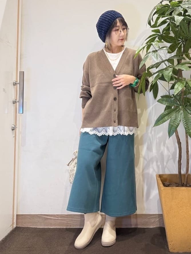misakiさんの「SHOO･LA･RUE｜【洗える/毛玉レス】表面がきれいなVネックカーディガン」を使ったコーディネート