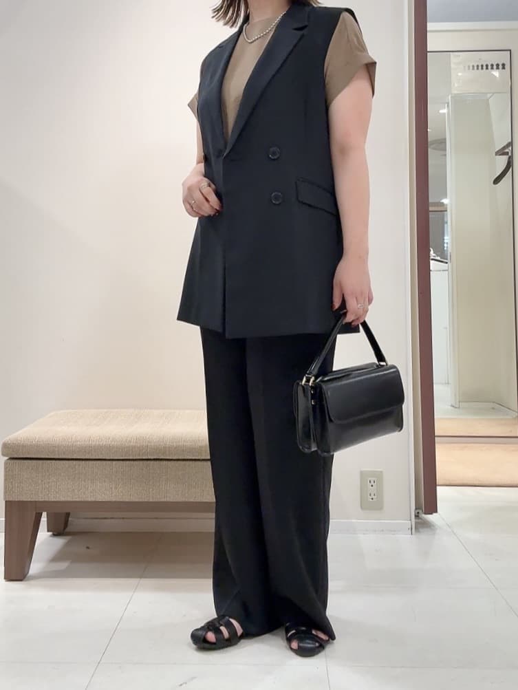 YUIさんの「UNTITLED｜【セットアップ可/はっ水/通勤】リラククール 半袖ブラウス」を使ったコーディネート