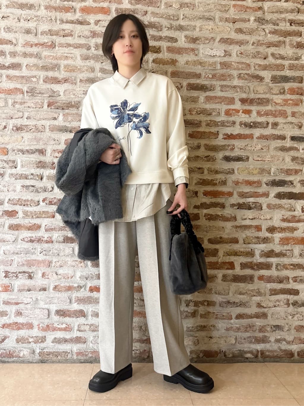 しばさんの「THE SHOP TK｜纏うだけで大人上品 シャギーチェスターハーフコート」を使ったコーディネート
