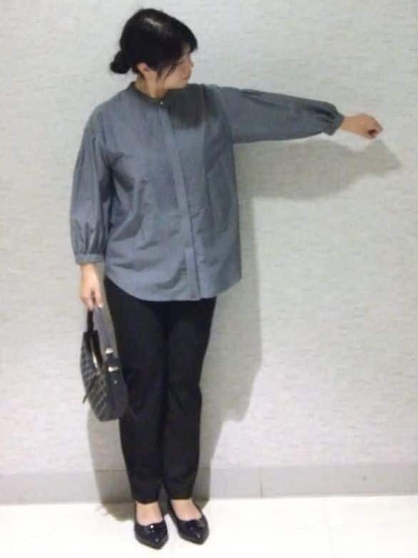 sakoさんの「Reflect｜【程よいゆとり感／体型カバー】ピンタックデザインシャンブレーブラウス」を使ったコーディネート