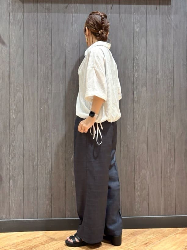 meiさんの「SHOO･LA･RUE｜【S-LL/洗濯後しわになりにくい】ゴールドパーツできれい見え 麻調タックワイドパンツ」を使ったコーディネート