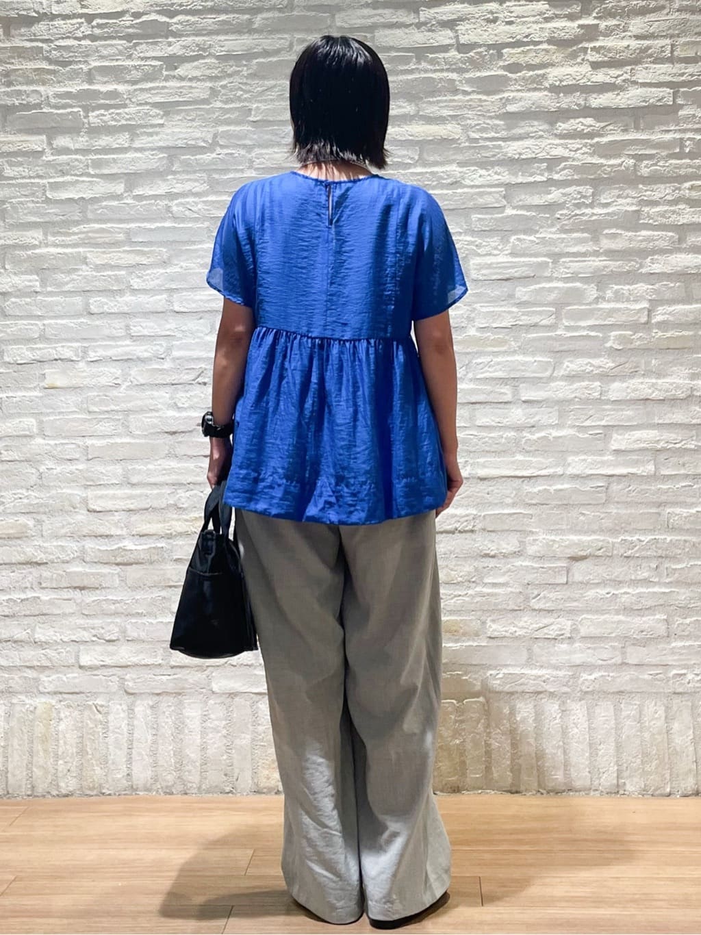シゲリさんの「OPAQUE.CLIP｜麻混シアーペプラムブラウス【洗濯機洗い可】」を使ったコーディネート