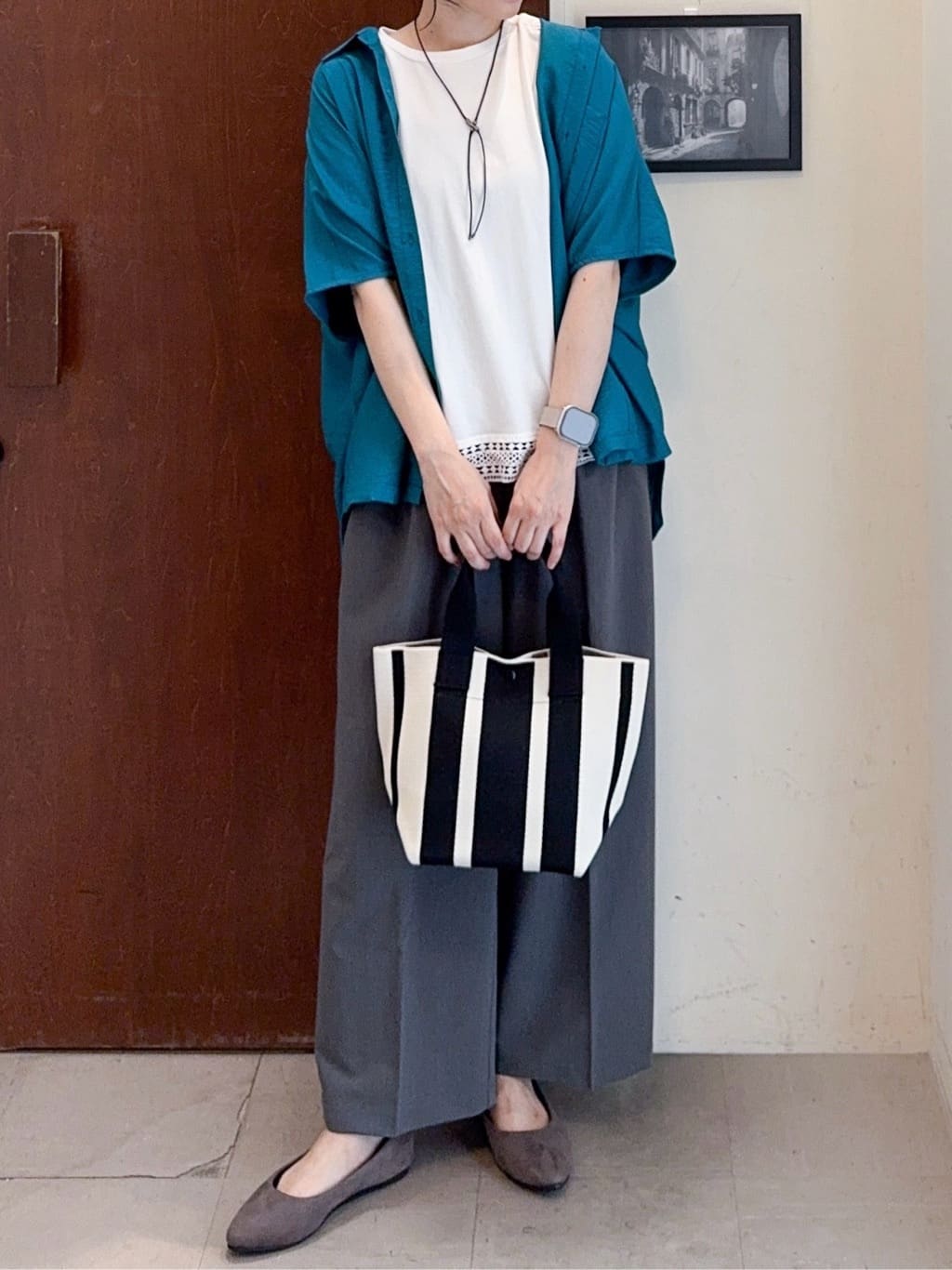 𝐇𝐢𝐫𝐨𝐦𝐢さんの「SHOO･LA･RUE｜【洗える/S-LL/5分袖】1枚でも羽織としても。さらさらドレープシャツ」を使ったコーディネート