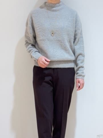あやさんの「UNTITLED｜【大人な品格/ふわふわニット】フォックスカシミヤ コクーンニット」を使ったコーディネート