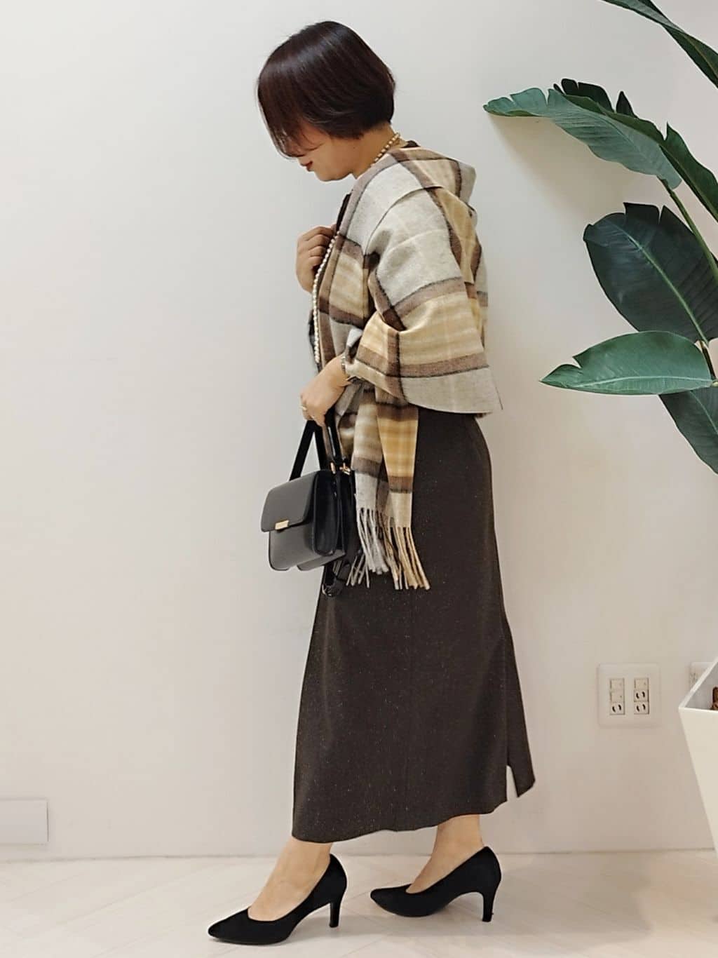 s u g iさんの「UNTITLED｜【ウエスト後ろゴム/シーズンレス】シルクネップツイード ナロースカート」を使ったコーディネート