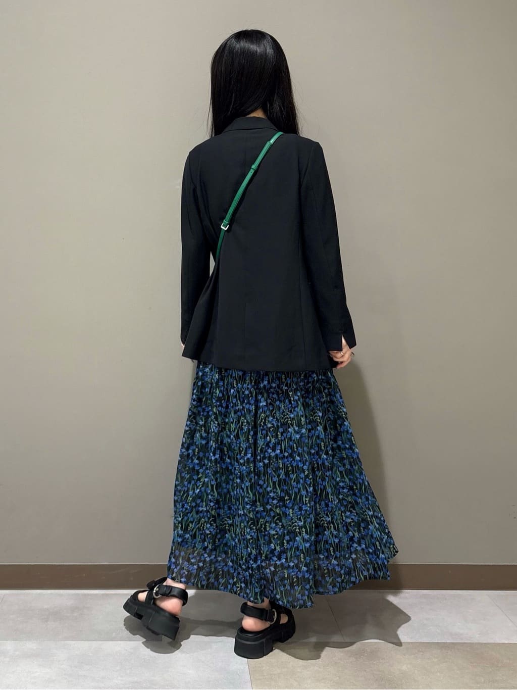 KEIKOさんの「INDIVI｜【秋映え柄/セットアップ可能】フラワーシフォンブラウス」を使ったコーディネート
