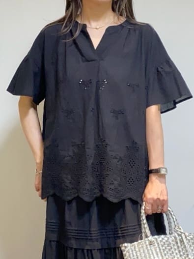 tomoさんの「UNTITLED｜シャイニービーズネックレス」を使ったコーディネート