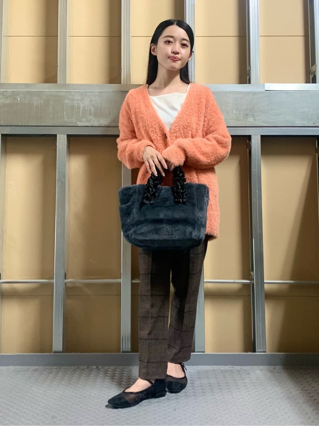 sahoさんの「THE SHOP TK｜【ふわふわあったか】フェザーカーディガン」を使ったコーディネート