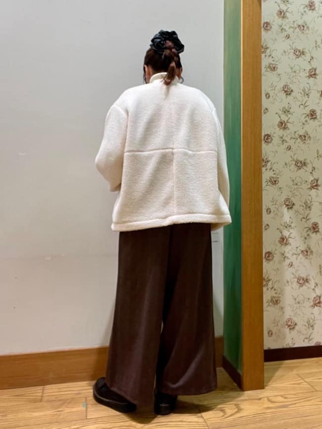 ゆっきーさんの「SHOO･LA･RUE｜【洗濯機可】即サマになる ノーカラー ボアブルゾン」を使ったコーディネート
