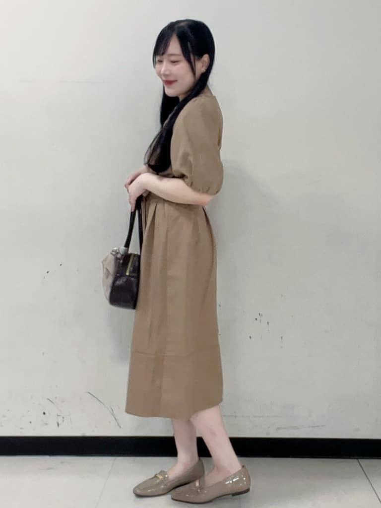 Hitomiさんの「index｜タックパフスリーブワンピース【洗濯機洗い可／イージーアイロン】」を使ったコーディネート
