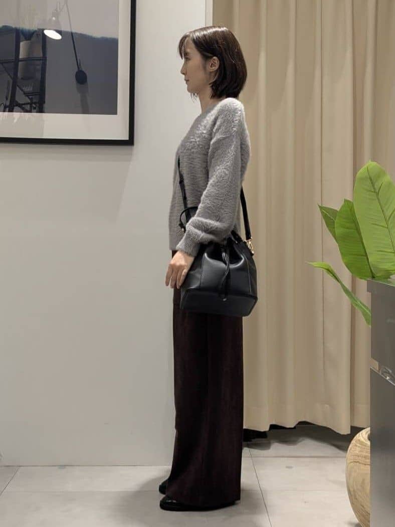 なめさんの「THE SHOP TK｜【華やかで柔らか】ふわふわフェザーニット/洗える・前後2WAY」を使ったコーディネート