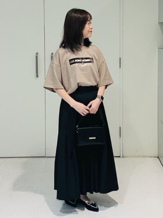 makiさんの「UNTITLED｜【コットン100/ゆったり/ショート丈/洗える】ベロアロゴTシャツ」を使ったコーディネート