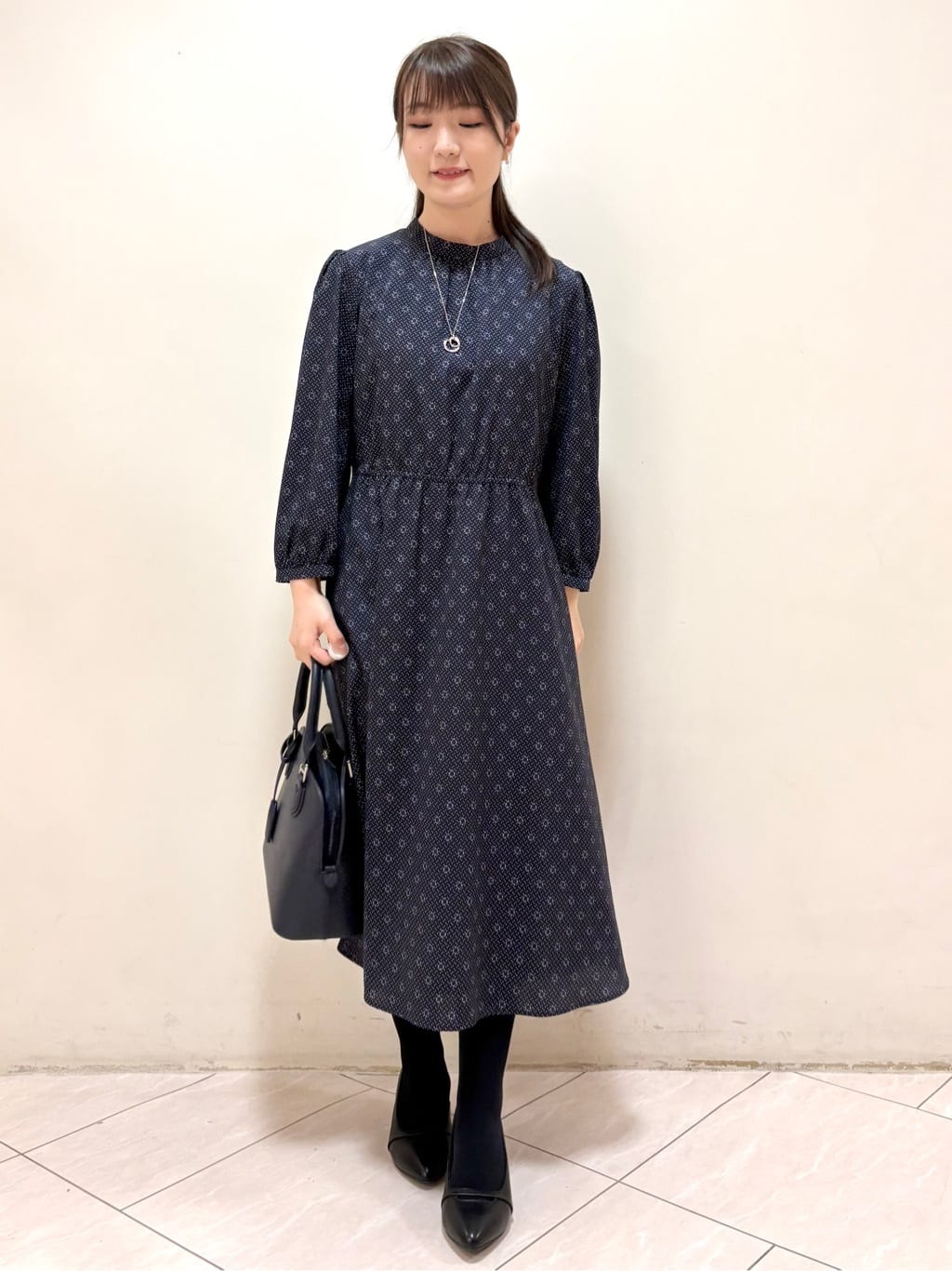 mikiさんの「Reflect｜【きちんと見え／通勤／セレモニーにおすすめ◎】ドット&times;ダイヤ柄ワンピース」を使ったコーディネート