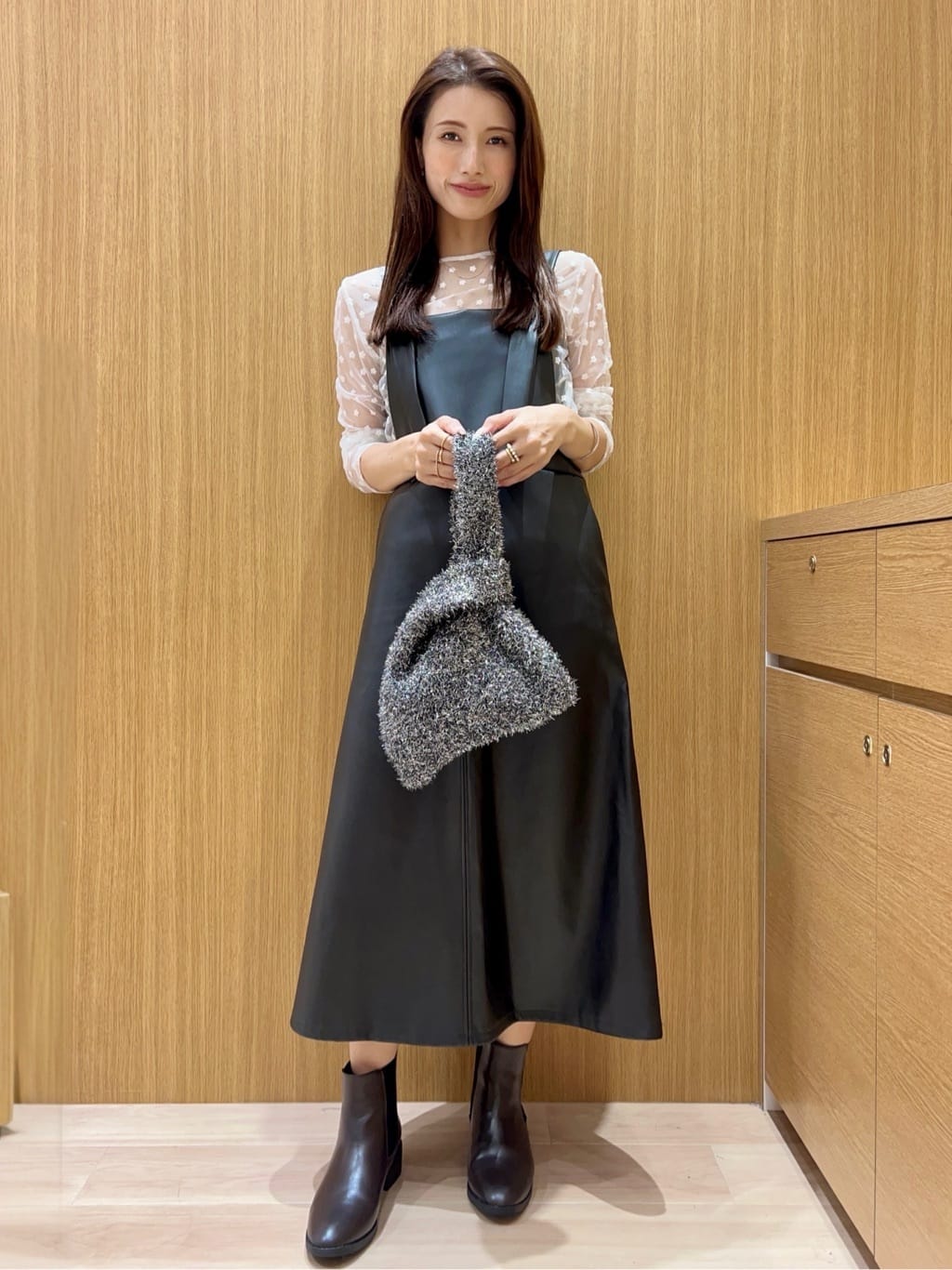 maiさんの「OPAQUE.CLIP｜チュールフラワー刺繍シアートップス【洗濯機OK】」を使ったコーディネート