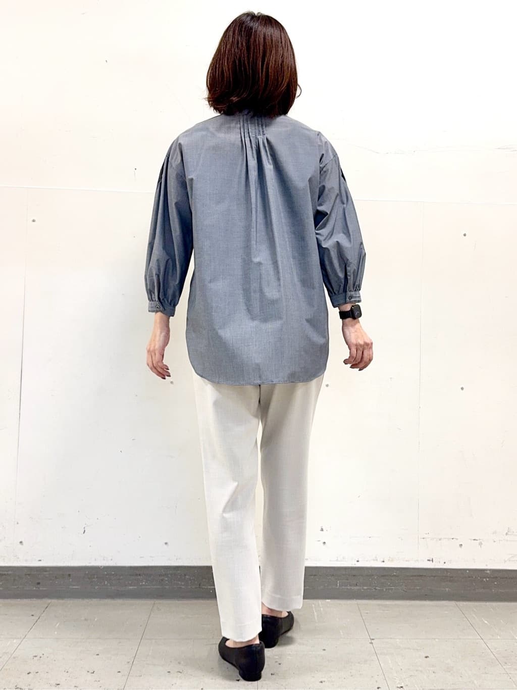 kaeさんの「Reflect｜【程よいゆとり感／体型カバー】ピンタックデザインシャンブレーブラウス」を使ったコーディネート