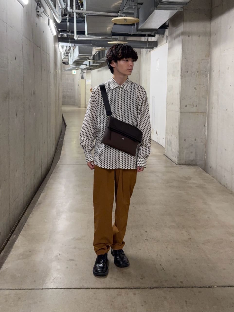 Neoさんの「TAKEO KIKUCHI｜ボーラーハット柄 長袖シャツ」を使ったコーディネート