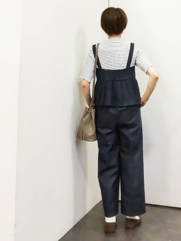 やまちゃんさんの「grove｜【2点SET/体型カバー】夏から秋まで着まわせる！プリーツビスチェセットアップ」を使ったコーディネート