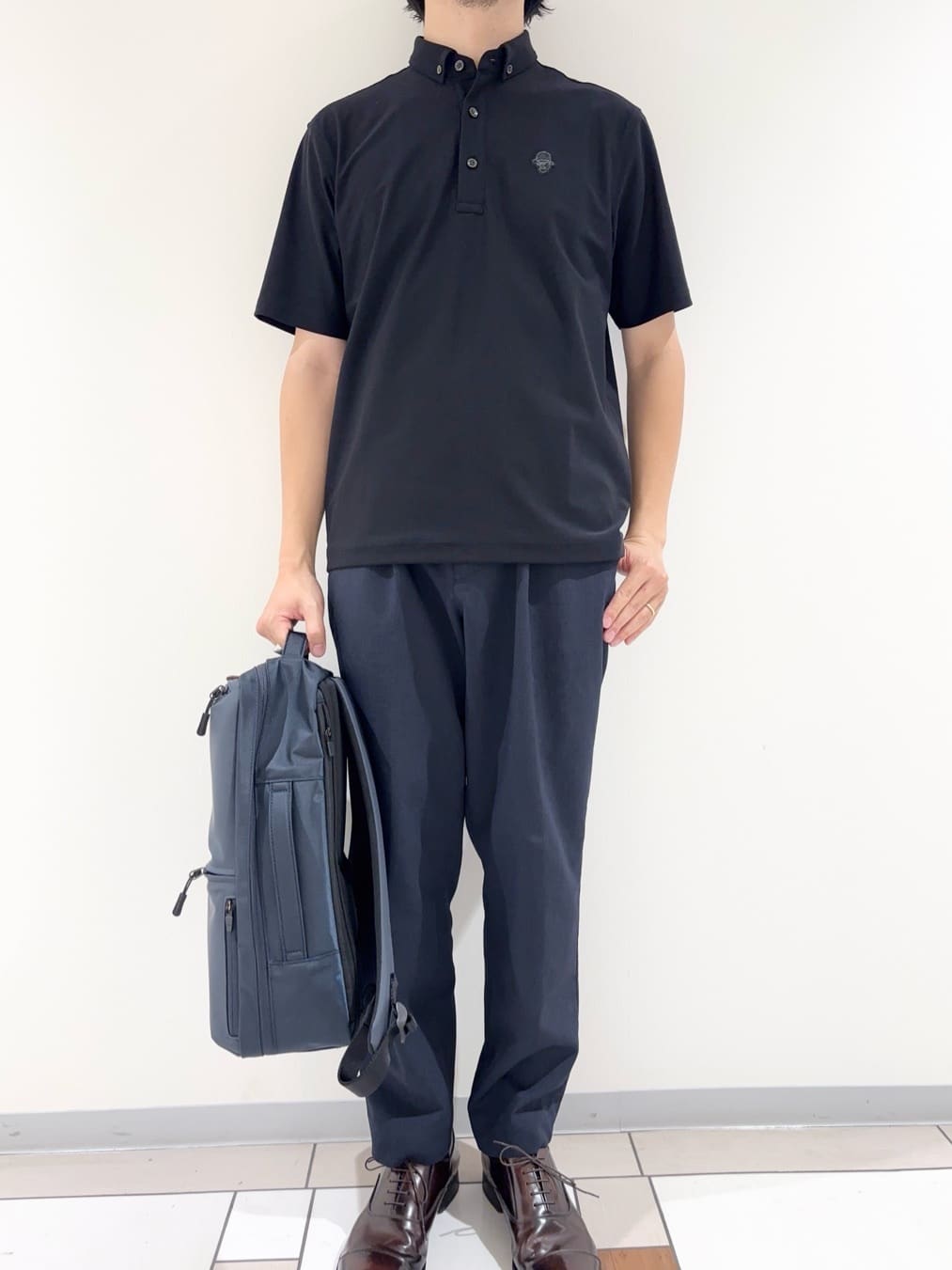 及川さんの「TAKEO KIKUCHI｜【COOL CITY WEAR】エアートール ポロシャツ /接触冷感・通気性」を使ったコーディネート