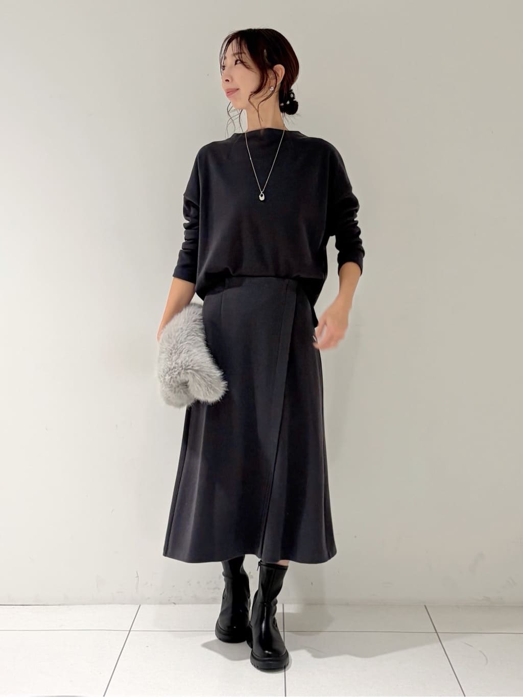 shioriさんの「INDIVI｜【名品／撥水／抗菌防臭】ショート丈リサイクルダウンコート」を使ったコーディネート