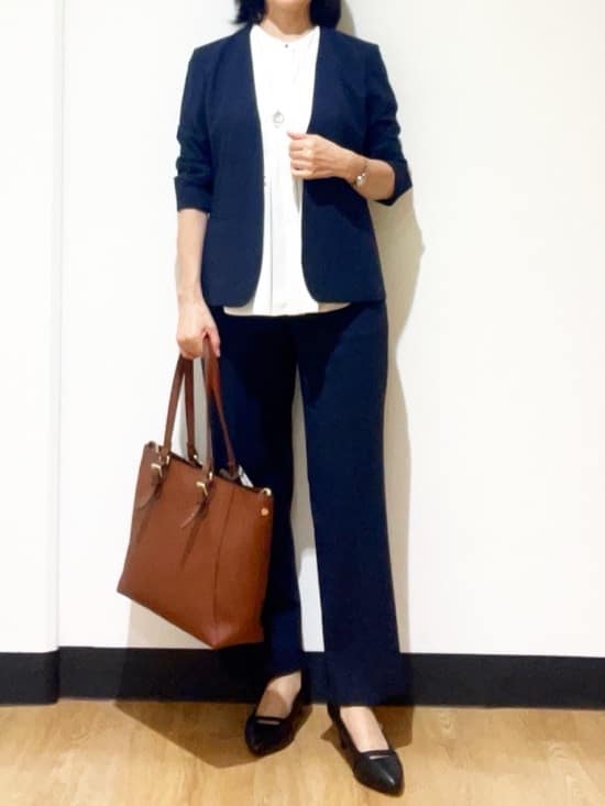 フクさんの「Reflect｜【インナーに◎／すっきり見え！長め丈】タックデティールブラウス」を使ったコーディネート