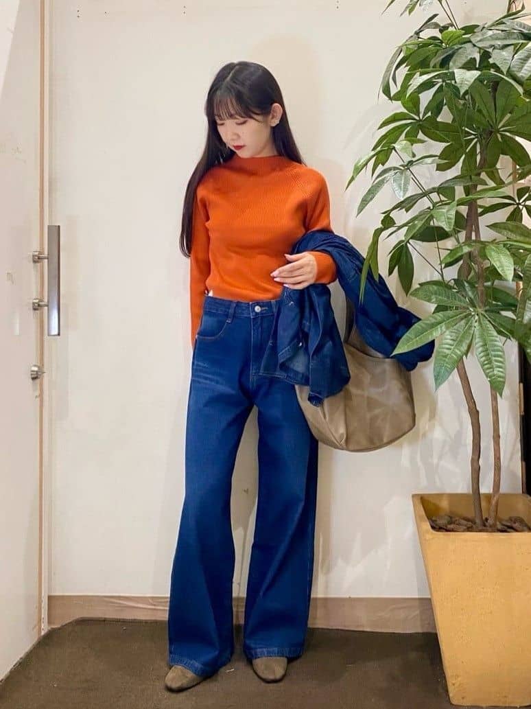 AYUMIさんの「SHOO･LA･RUE｜【高レビュー/S-LL】脚のラインを拾いにくい デニムワイドパンツ」を使ったコーディネート