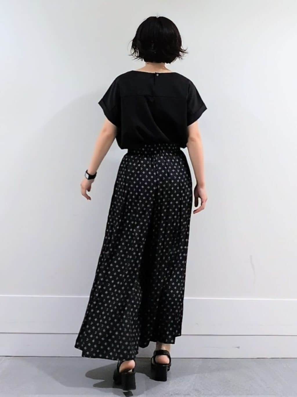 ミズタさんの「UNTITLED｜【セットアップ可/はっ水/通勤】リラククール 半袖ブラウス」を使ったコーディネート