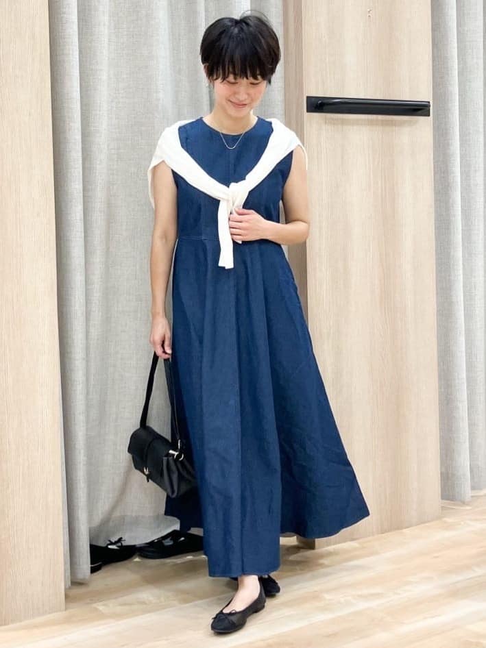 Keiさんの「grove｜さっと二の腕カバー　大人な抜け感シアーラグランVネックカーデ」を使ったコーディネート