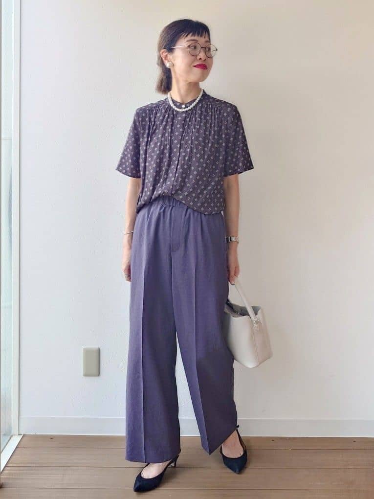 MUTSUKOさんの「UNTITLED｜【セットアップ可/リラクシー/通勤】スクエアジオメ柄ブラウス」を使ったコーディネート