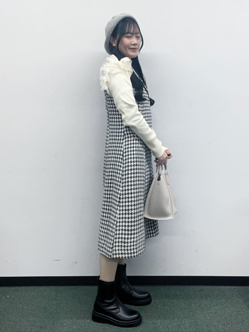 Hitomiさんの「index｜ショルダーチュールフリルハイネックニット【洗濯機OK／抗ピル】」を使ったコーディネート