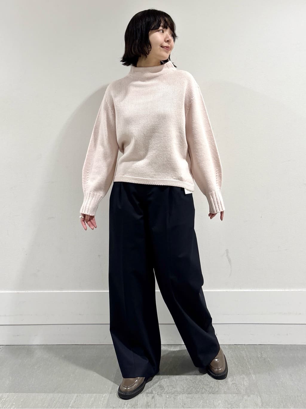 モエカさんの「UNTITLED｜【洗える】スポンディッシュ ボトルネックニット」を使ったコーディネート