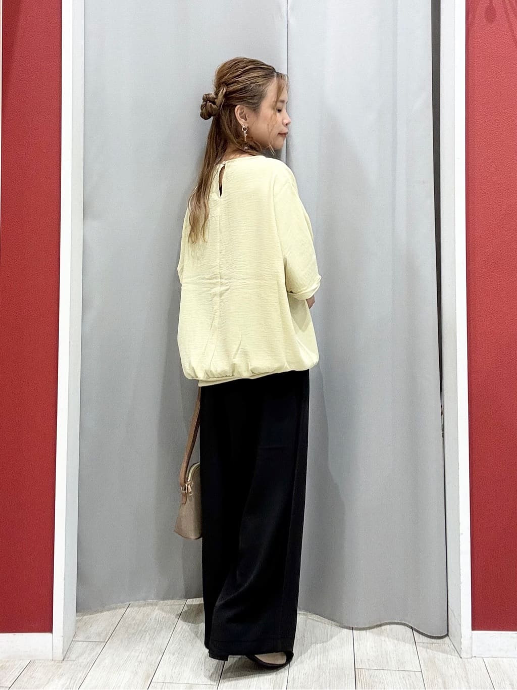 shioさんの「SHOO･LA･RUE｜【洗濯後しわになりにくい】さらっとタッチの 5分袖ドルマンブラウス」を使ったコーディネート