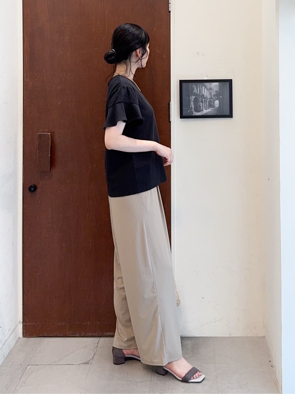 𝐇𝐢𝐫𝐨𝐦𝐢さんの「SHOO･LA･RUE｜【S-LL/ひんやり/UV】リラクシーな穿き心地 エアリーワイドパンツ」を使ったコーディネート