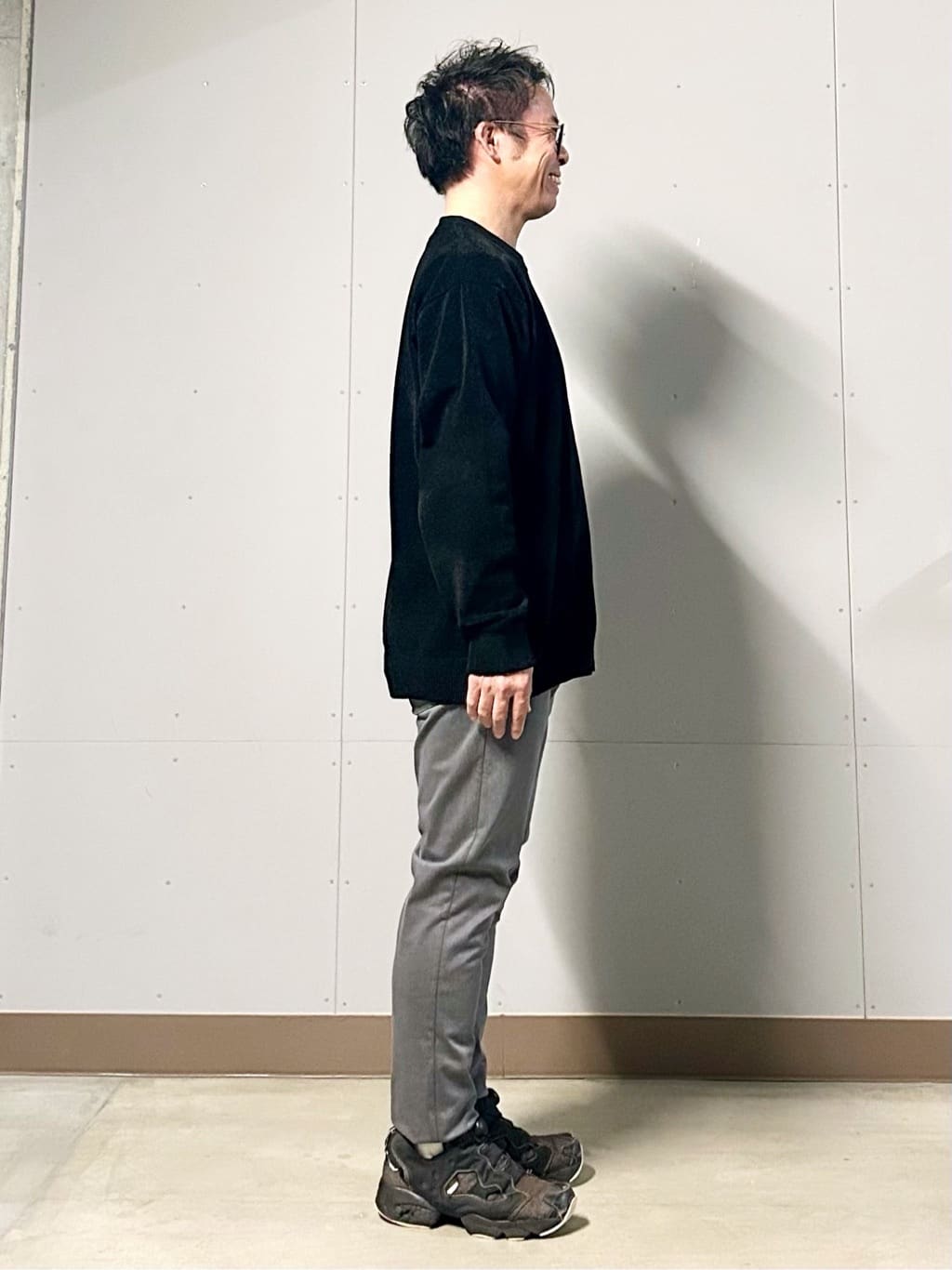 KENJI Iさんの「THE SHOP TK｜【触れるたびに心地良い】ライトモールニット　洗濯機OK/ユニセックスでおすすめ！」を使ったコーディネート