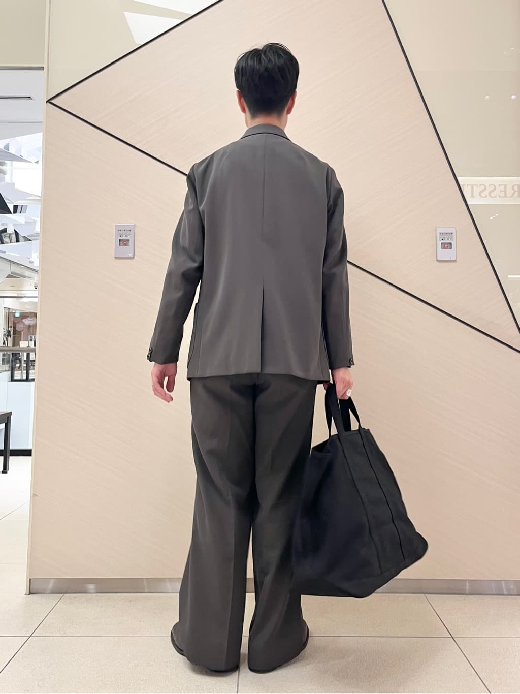 小山凌さんの「DRESSTERIOR｜【セットアップ可】クリアーカルゼ コンフォータブル ダブルジャケット」を使ったコーディネート