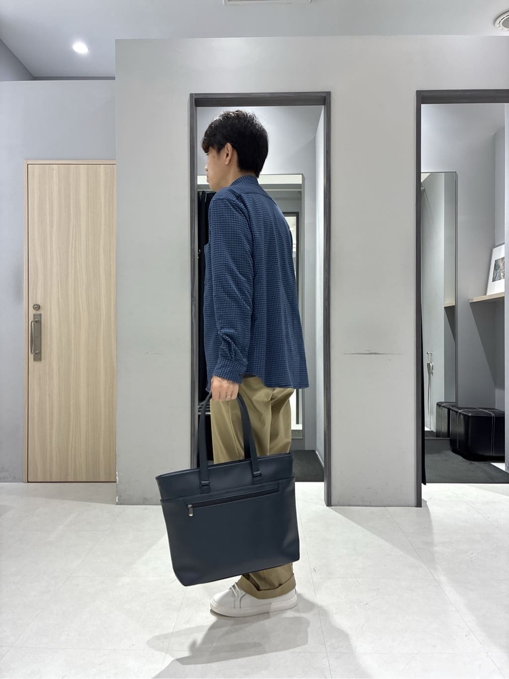 わいずみさんの「TAKEO KIKUCHI｜【抗菌防臭/シーズンレス】シアサッカーギンガムチェック ストレッチシャツ」を使ったコーディネート