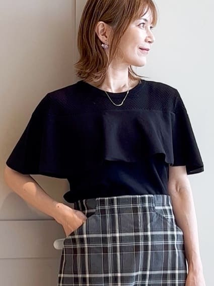 yamakoさんの「grove｜涼しくて華やか1枚で差の付く　ケープフリルニット」を使ったコーディネート