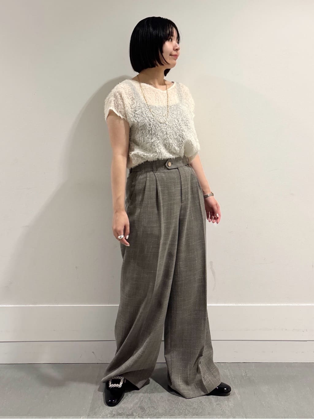 モエカさんの「UNTITLED｜【セットアップ可/洗える】フェザーフレンチスリーブブラウス」を使ったコーディネート