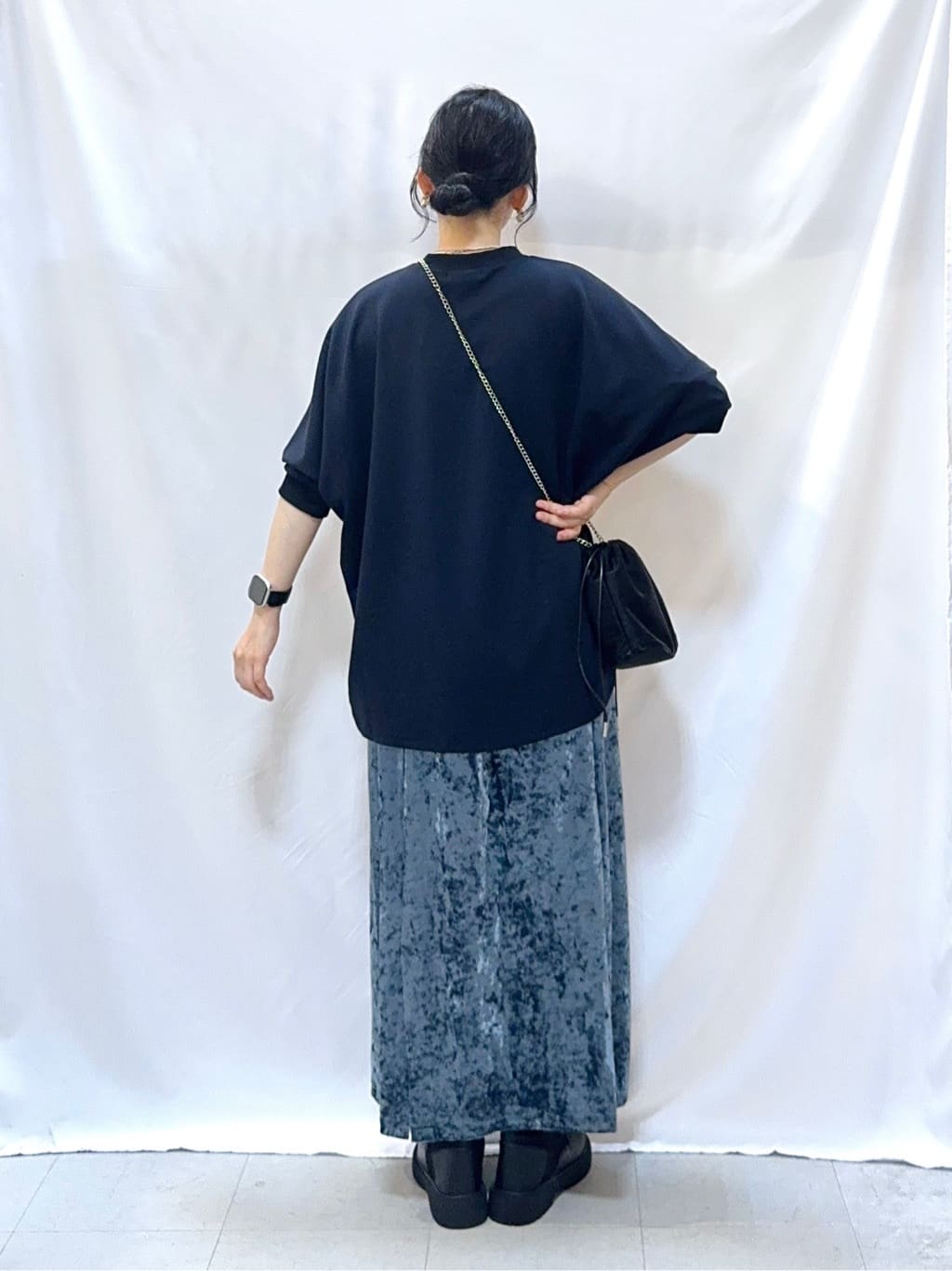 𝐇𝐢𝐫𝐨𝐦𝐢さんの「SHOO･LA･RUE｜【S-LL/体型カバー】とろみ感が心地よい 裾タック ドルマンチュニック」を使ったコーディネート