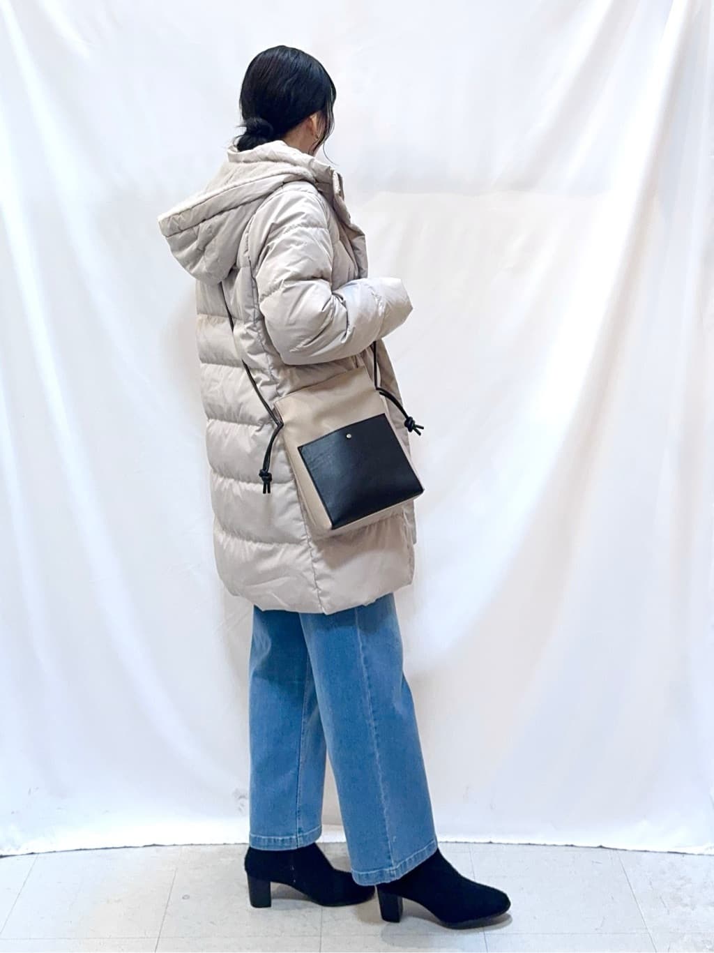 𝐇𝐢𝐫𝐨𝐦𝐢さんの「SHOO･LA･RUE｜【洗濯機可/撥水】フェイクファーフード ロングダウン」を使ったコーディネート