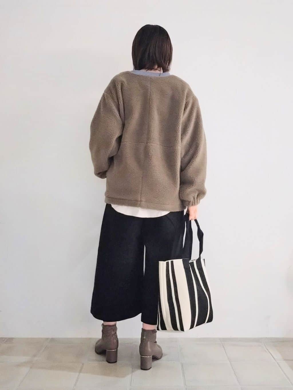 miomioさんの「SHOO･LA･RUE｜【洗濯機可】即サマになる ノーカラー ボアブルゾン」を使ったコーディネート